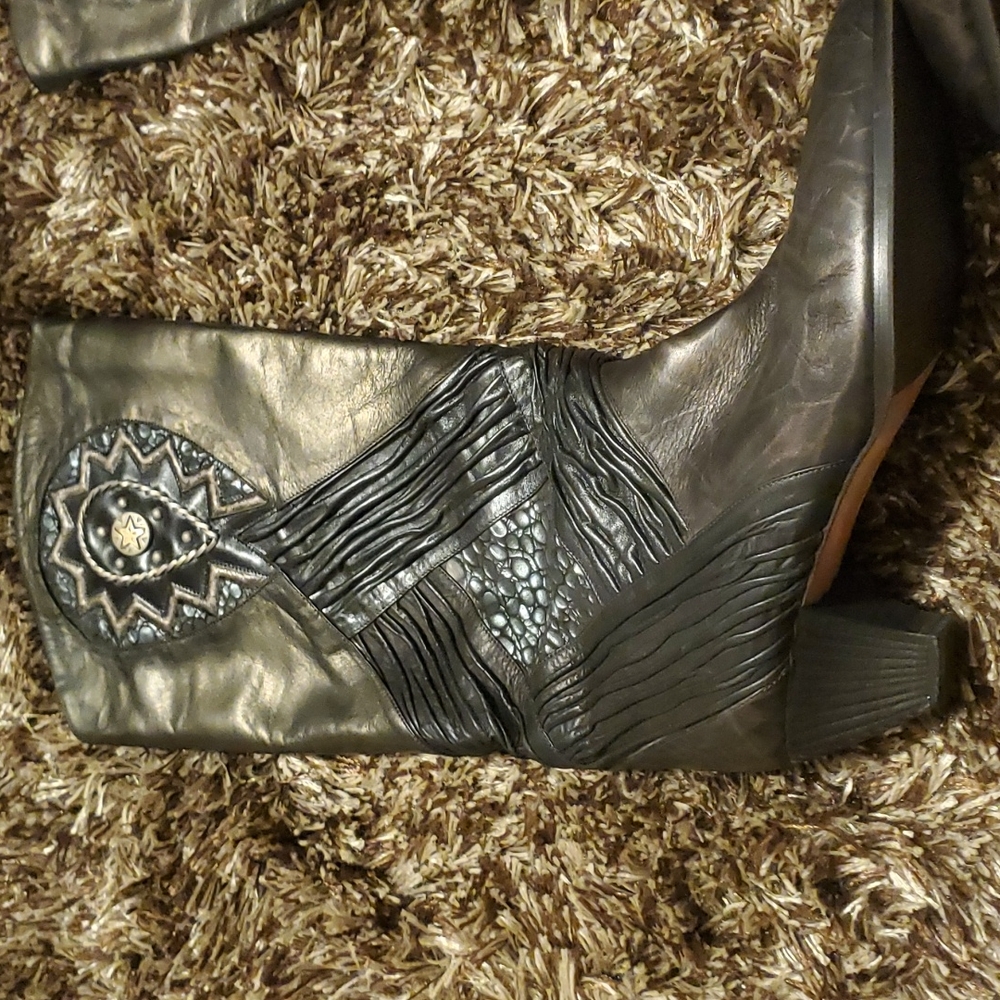 Boots - Picture 2 of 6